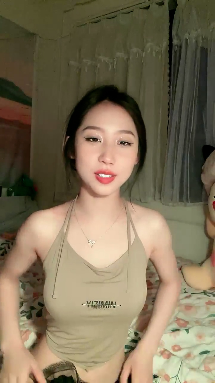 极品大学生，校花级别，【可爱妹妹】，这一定是心动的感觉，小骚会太会撩人了，这小腰扭得让人心慌~